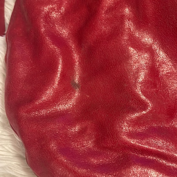 Beautiful red leather hobo bag- barely carried it - Picture 4 of 5